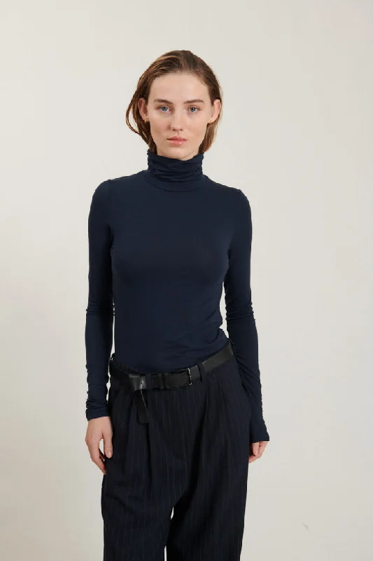 Joline T-Neck - Navy